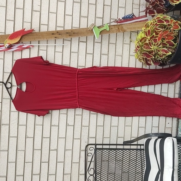 Jumpsuit/Red - Picture 9 of 12